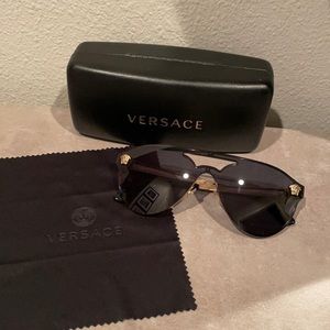 BLACK & GOLD VERSACE 2161 SUNGLASSES